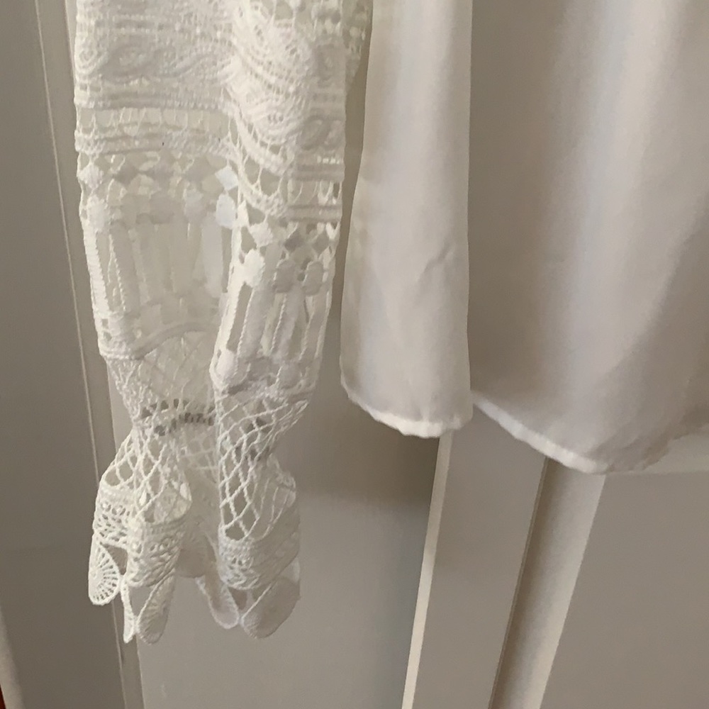 NWOT. Gorgeous statement top. - Picture 7 of 12